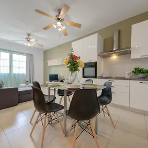 Appartement Azure Haven - And Penthouse By Shortletsmalta, Gzira